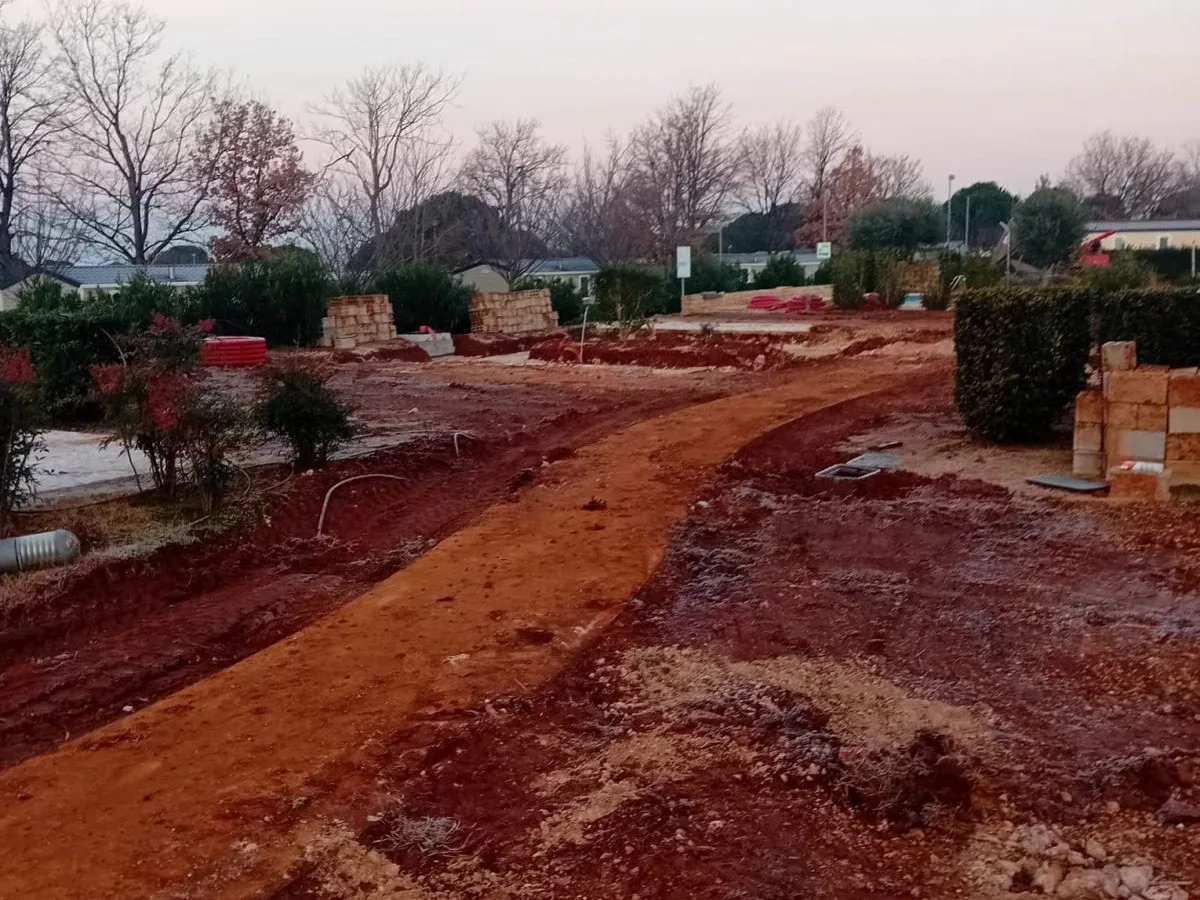 Zemljani radovi i priprema terena za staze i sadnju