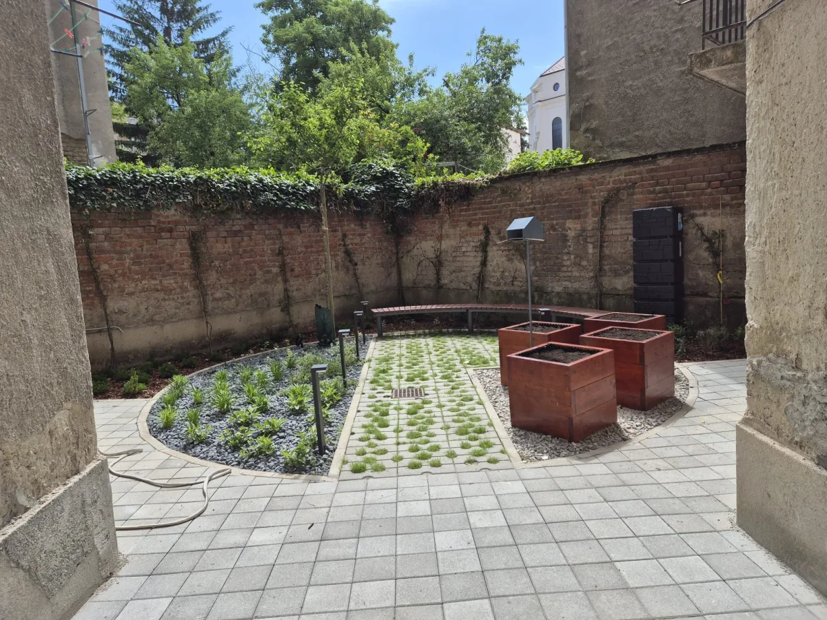 Uređeno zeleno dvorište, Palmotićeva ulica 29, Zagreb – fotografija 2